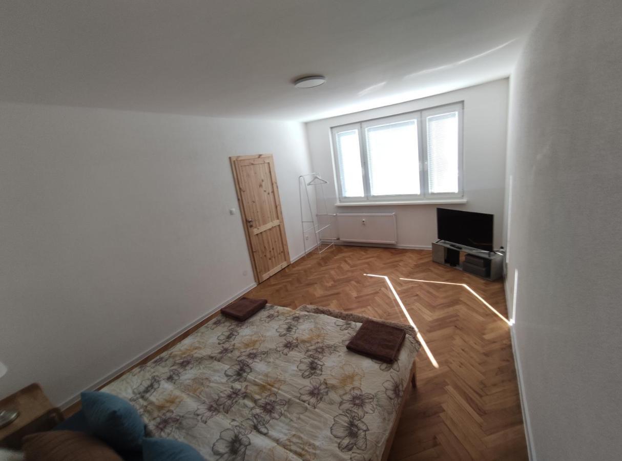 Sky Apartment Прьевидза Экстерьер фото