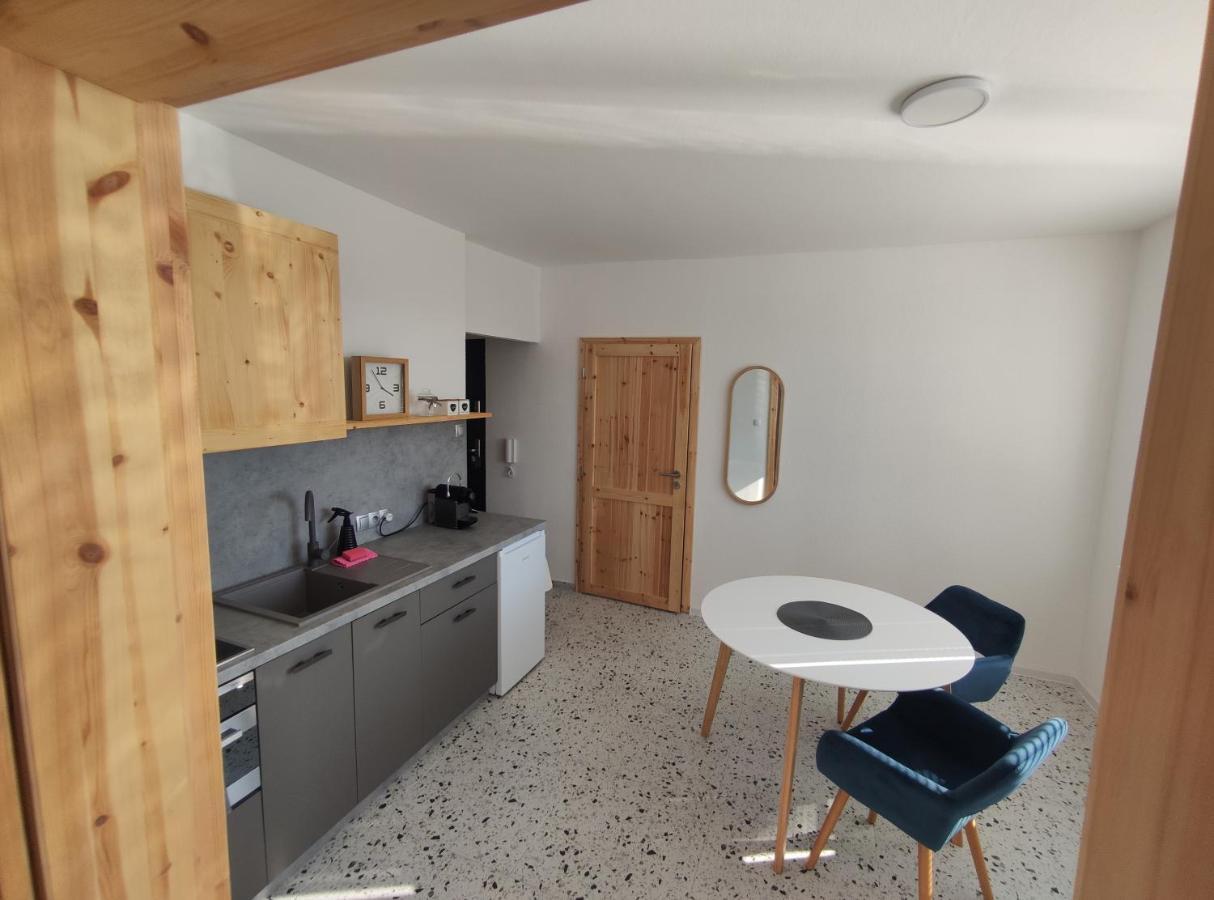 Sky Apartment Прьевидза Экстерьер фото